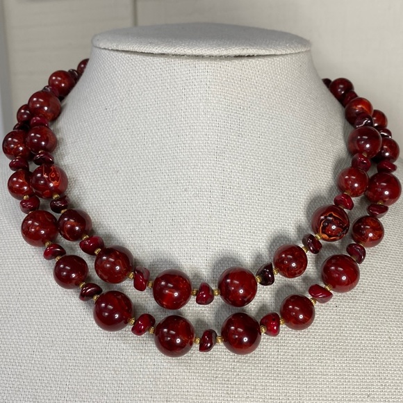 Vintage Jewelry - Vintage double strand marbleized rust red bead necklace